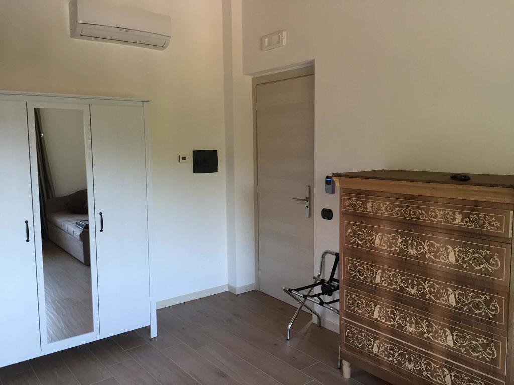 La Villa Bianca Guest House Cantù Chambre photo